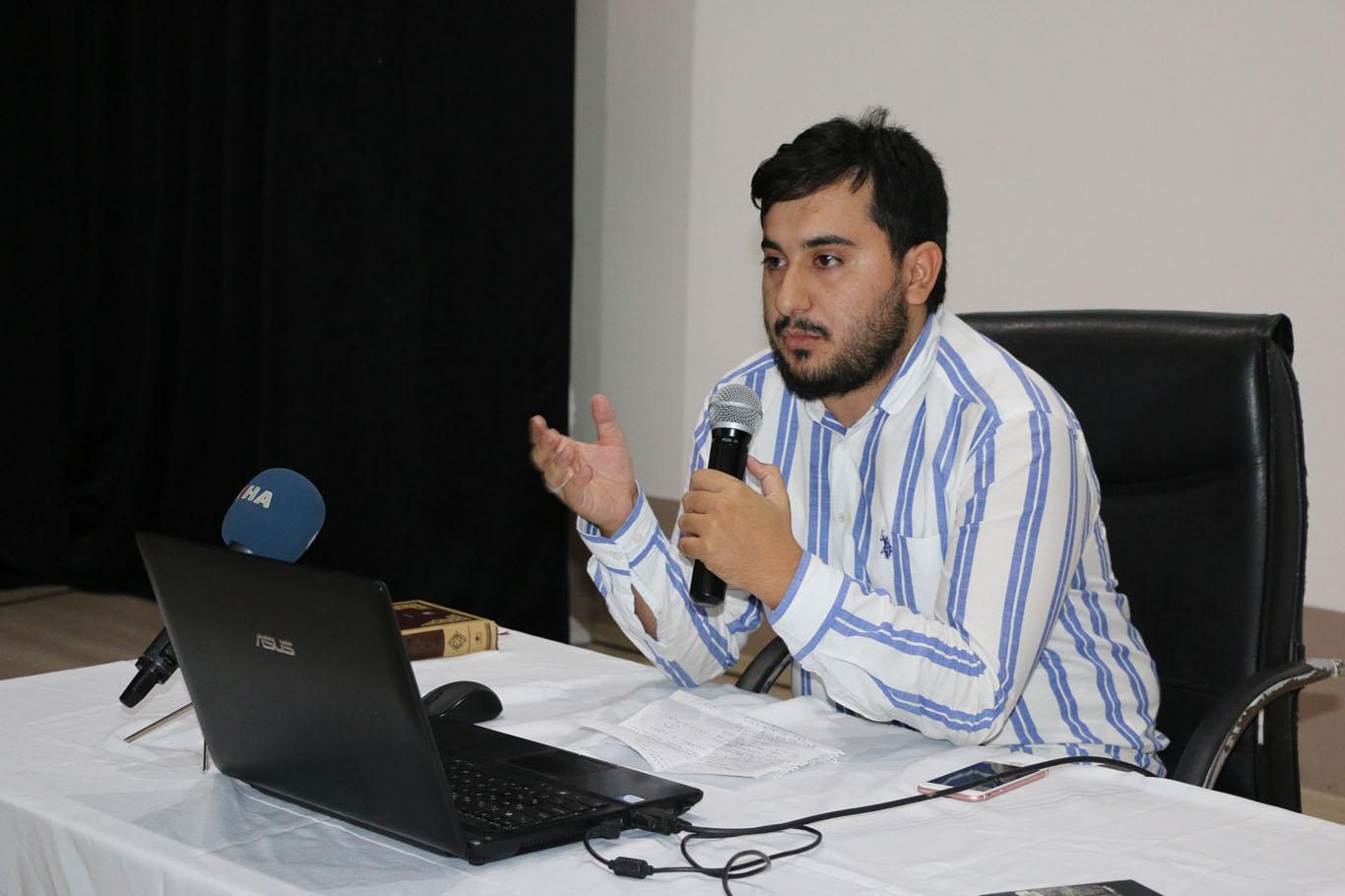 İDEV “Sosyal Medya” konulu seminer düzenledi İDEV “Sosyal Medya” konulu seminer düzenledi